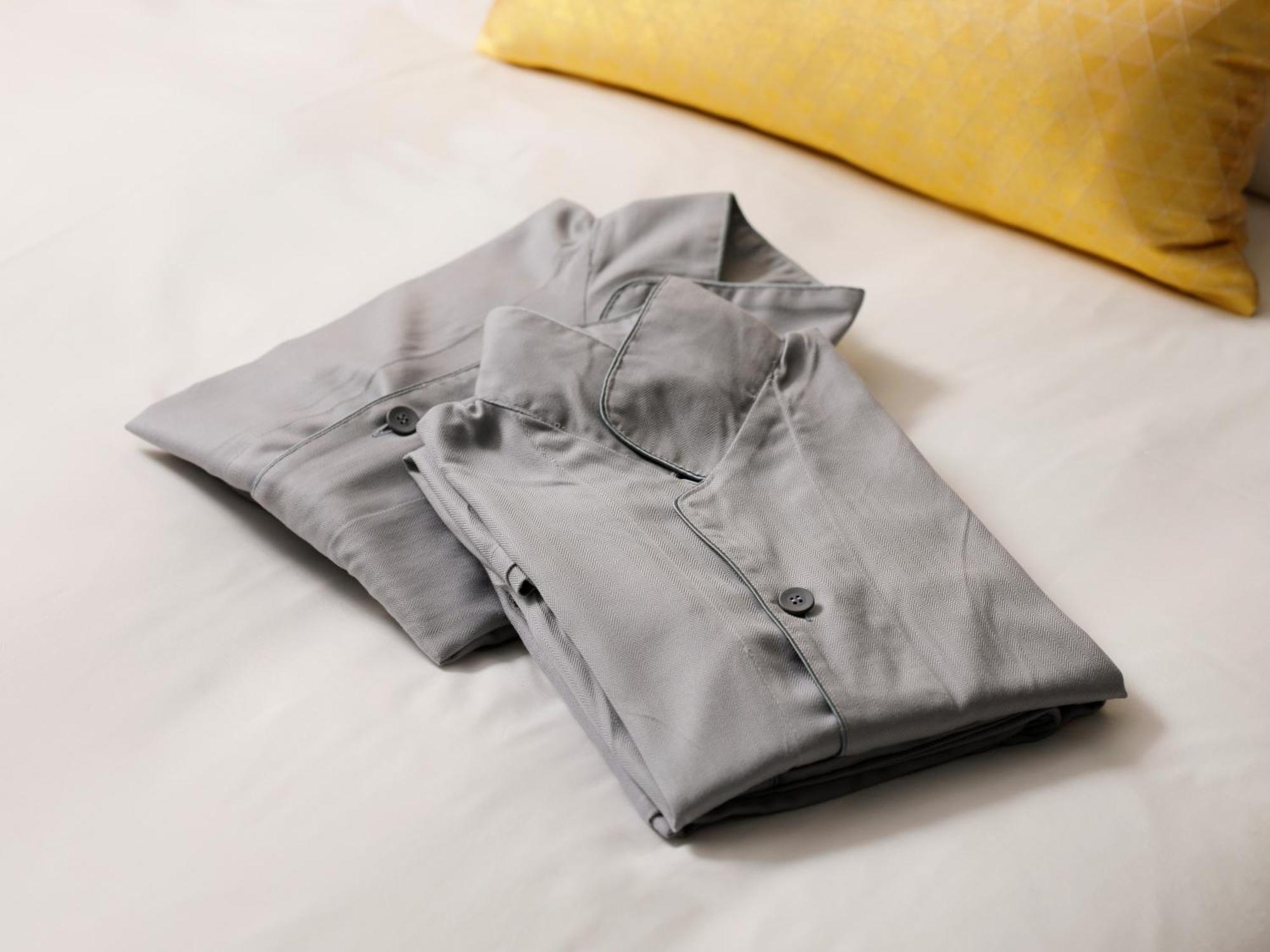The Hotel Sanraku Kanazawa 21Th December 2022 Open Habitación foto A folded shirt
